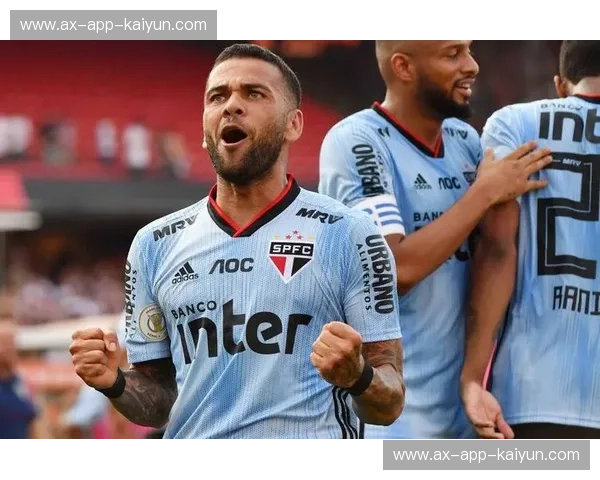 绿茵场上的灵魂博弈:当沙佩科恩斯遇见圣保罗,不只是胜负的较量 绿茵场上的灵魂博弈:当沙佩科恩斯遇见圣保罗,不只是胜负的较量